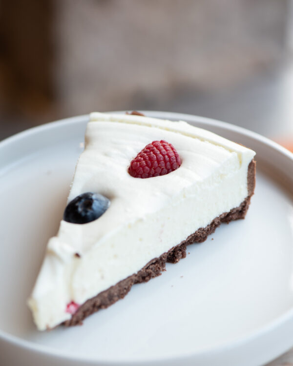 Tarta Biała czekolada / świeże owoce