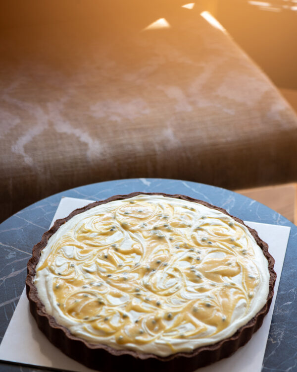 Tarta biała czekolada i marakuja 28 cm / 10 porcji