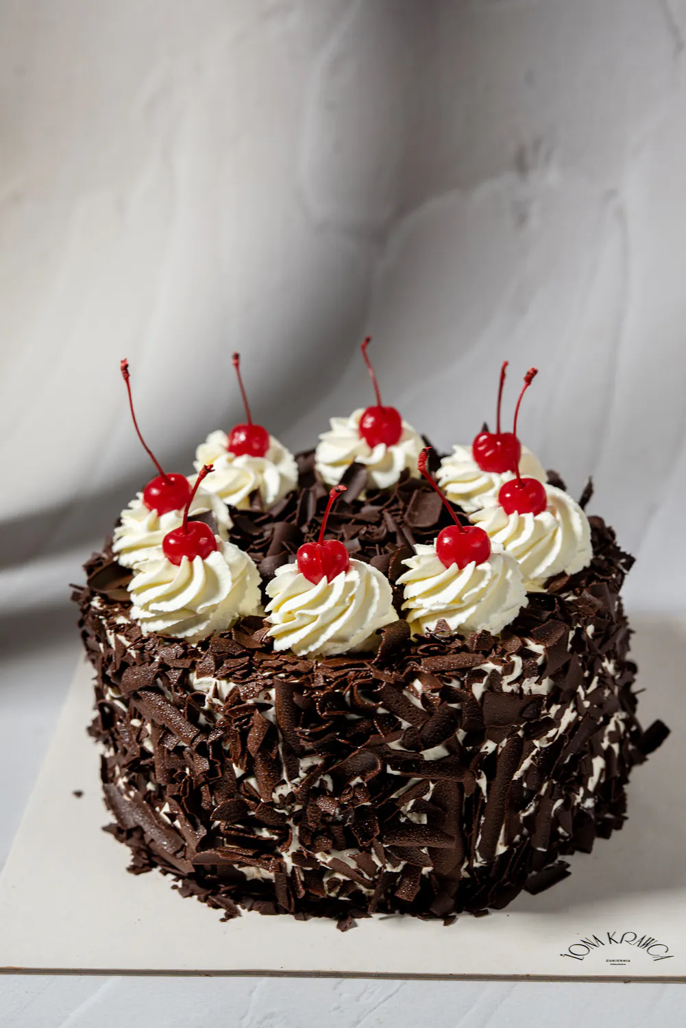 Tort Szwarcwaldzki 20 cm - obrazek 4